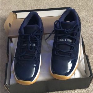 Air Jordan 11 Retro Low Midnight Navy & White Gum